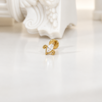 Elegant teardrop in gold
